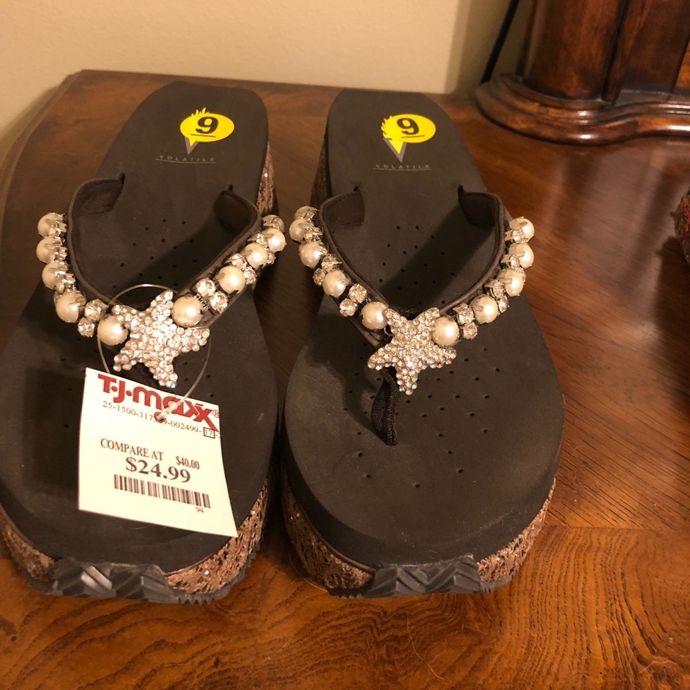 Volatile Flip-Flops